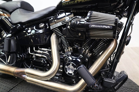 Harley-Davidson Pro Street Breakout CVO 6 of 30