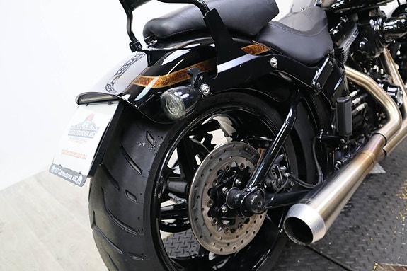 Harley-Davidson Pro Street Breakout CVO 11 of 30