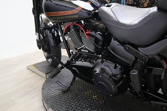 Harley-Davidson Pro Street Breakout CVO 10 of 30