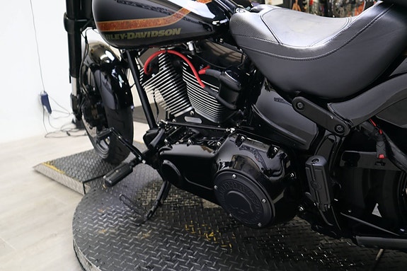 Harley-Davidson Pro Street Breakout CVO 5 of 30