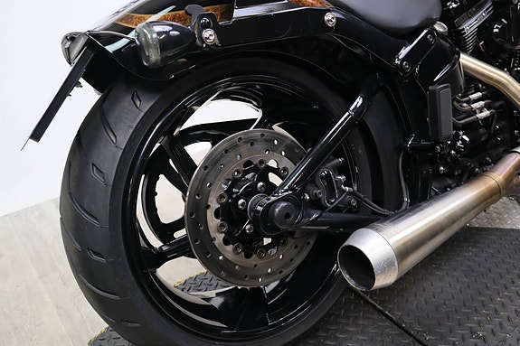 Harley-Davidson Pro Street Breakout CVO 26 of 30