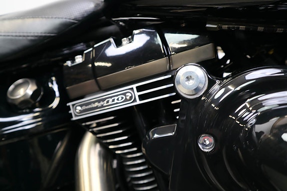 Harley-Davidson Pro Street Breakout CVO 23 of 30