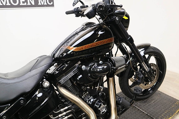 Harley-Davidson Pro Street Breakout CVO 14 of 30