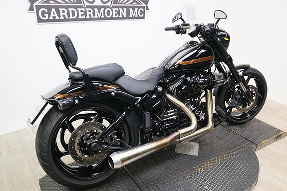 Harley-Davidson Pro Street Breakout CVO 22 of 30