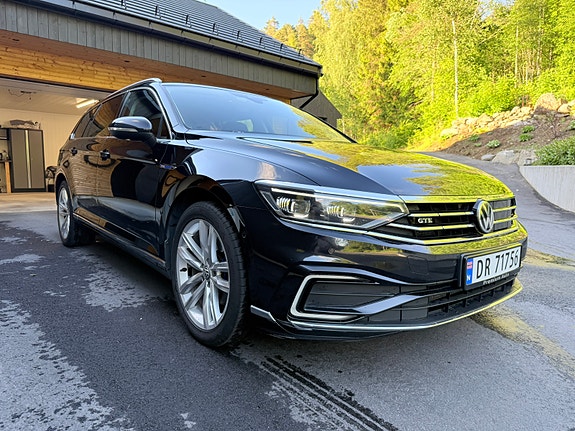 Volkswagen Passat 3 of 30