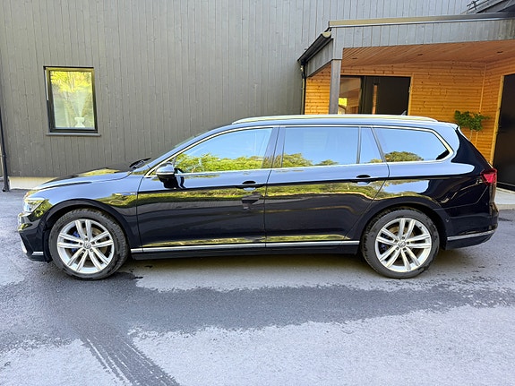 Volkswagen Passat 4 of 30