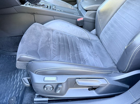 Volkswagen Passat 14 of 30