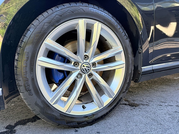 Volkswagen Passat 22 of 30