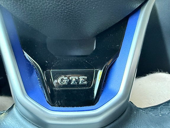 Volkswagen Passat 18 of 30