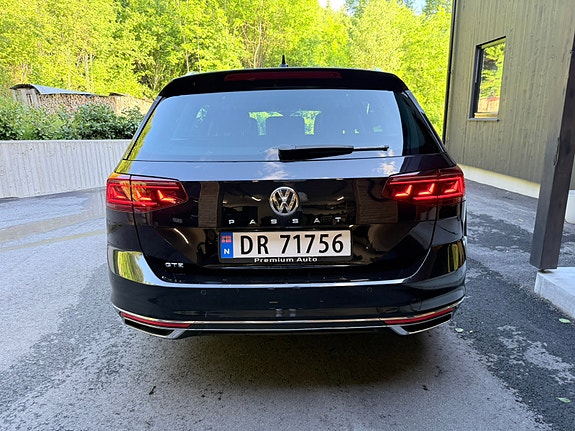 Volkswagen Passat 5 of 30