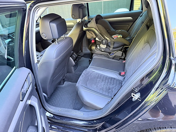 Volkswagen Passat 10 of 30