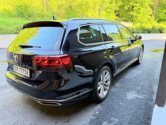 Volkswagen Passat 6 of 30