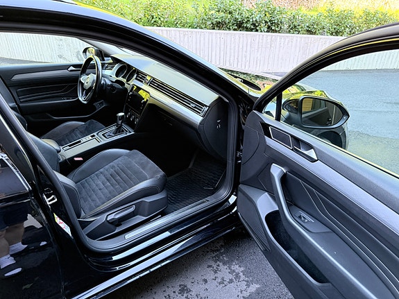 Volkswagen Passat 13 of 30