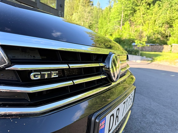 Volkswagen Passat 30 of 30