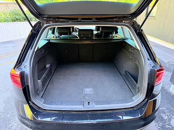 Volkswagen Passat 11 of 30
