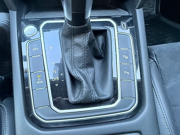 Volkswagen Passat 17 of 30