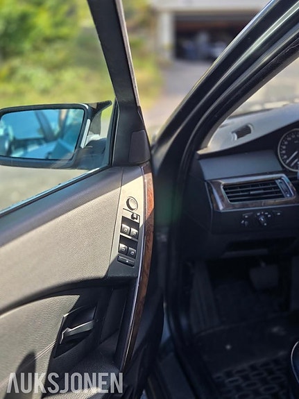 BMW 520i 10 of 13