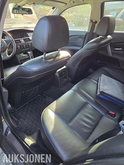 BMW 520i 13 of 13