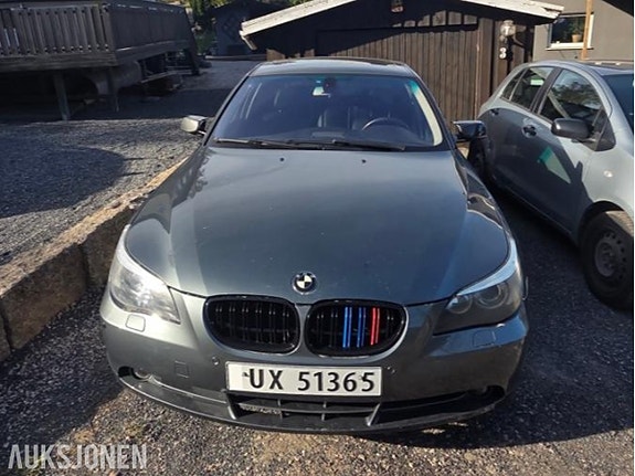 BMW 520i 2 of 5