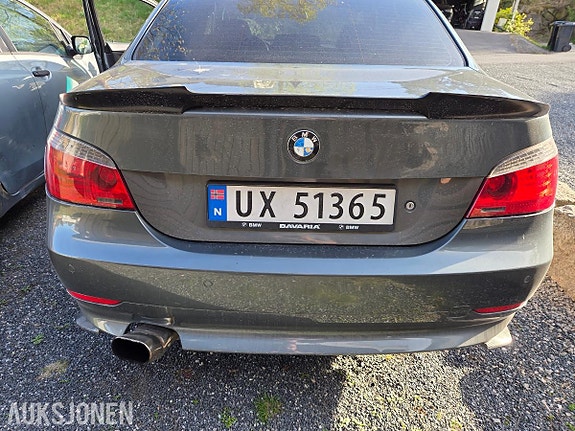 BMW 520i 4 of 5