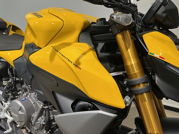Ducati Streetfighter V2 S 3 of 11