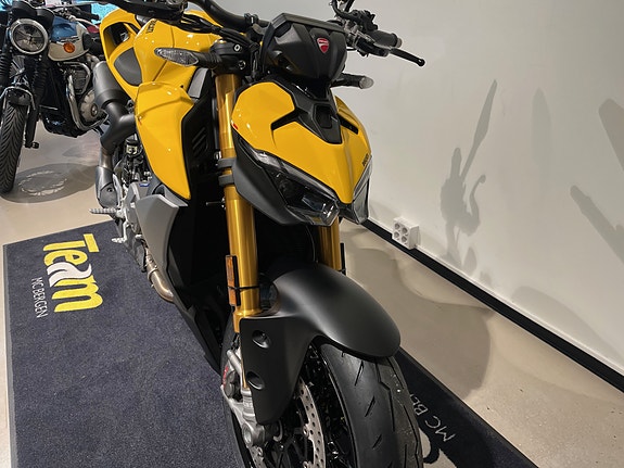 Ducati Streetfighter V2 S 6 of 11