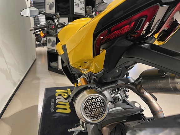 Ducati Streetfighter V2 S 10 of 11