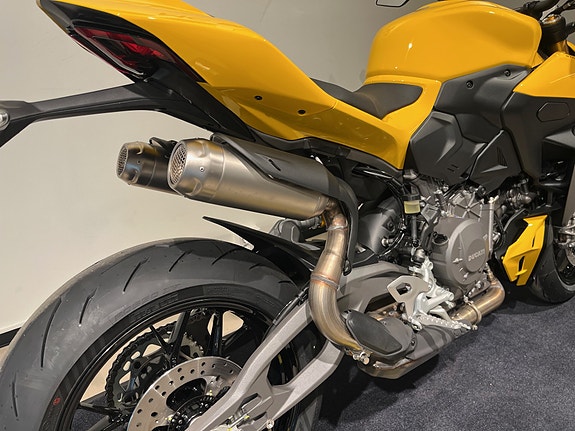 Ducati Streetfighter V2 S 5 of 11