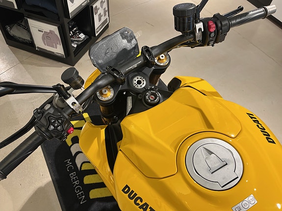 Ducati Streetfighter V2 S 9 of 11