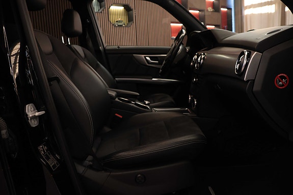 Mercedes-Benz GLK220 12 of 30
