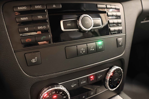 Mercedes-Benz GLK220 28 of 30