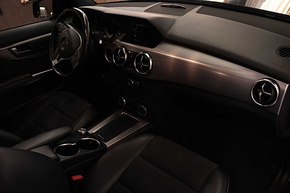 Mercedes-Benz GLK220 13 of 30