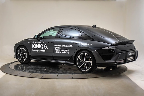 Hyundai Ioniq 6 3 of 5