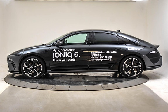 Hyundai Ioniq 6 2 of 5