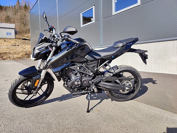 VOGE 125R 9 of 17