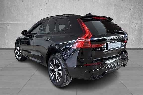 Volvo XC60 2 of 5