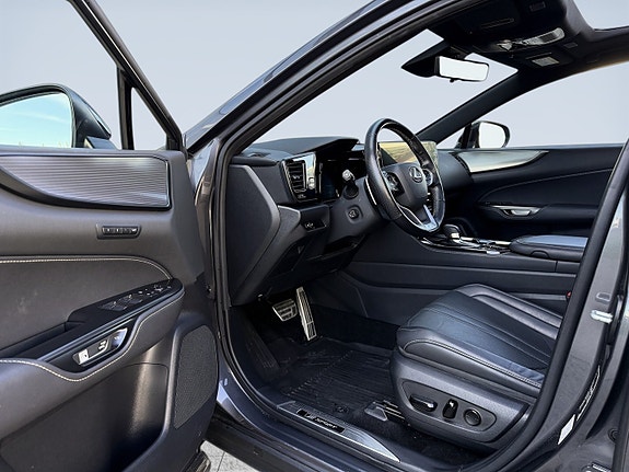 Lexus NX450h 9 of 21