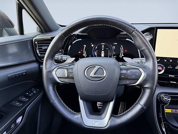 Lexus NX450h 15 of 21