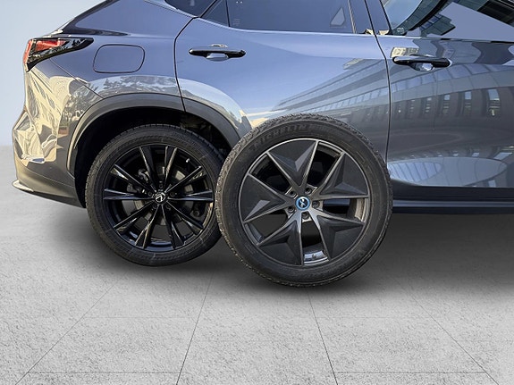 Lexus NX450h 8 of 21