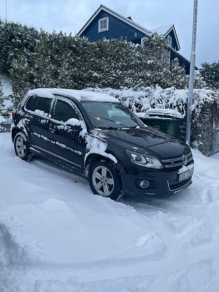 Volkswagen Tiguan 2 of 5