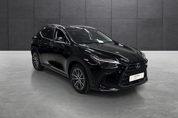 Lexus NX450h 7 of 16