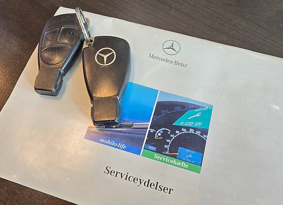 Mercedes-Benz CLK200 20 of 30