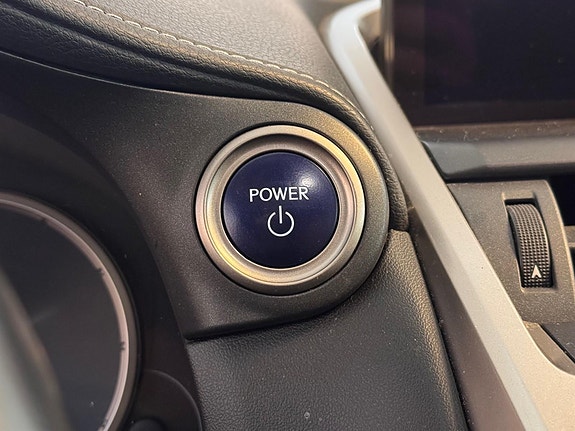 Lexus NX300h 11 of 30