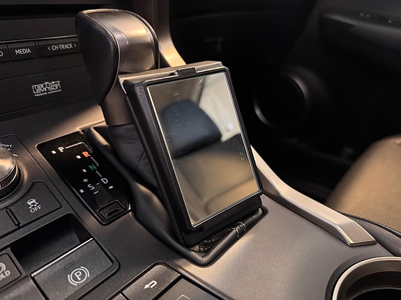 Lexus NX300h 16 of 30