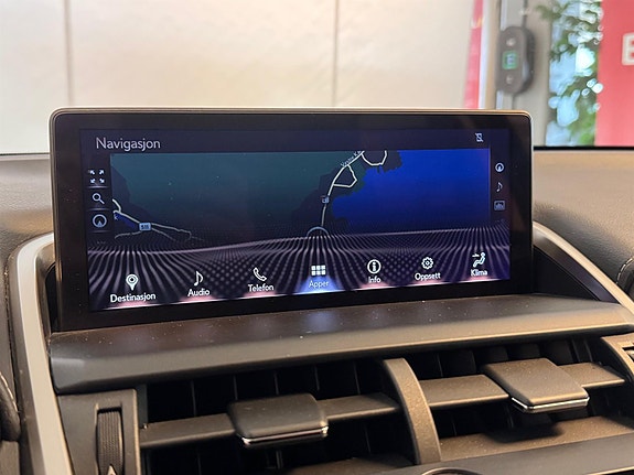 Lexus NX300h 22 of 30