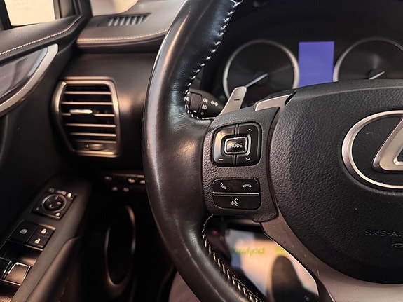 Lexus NX300h 6 of 30