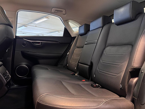 Lexus NX300h 26 of 30