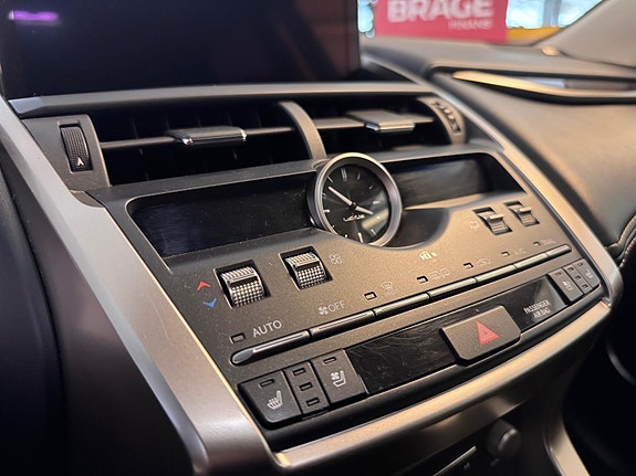 Lexus NX300h 17 of 30