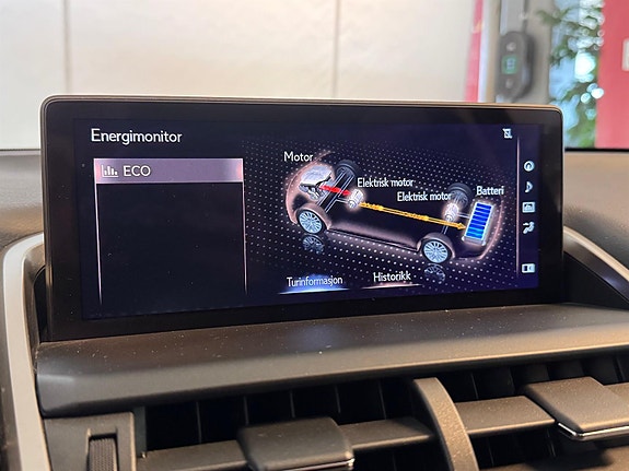 Lexus NX300h 23 of 30