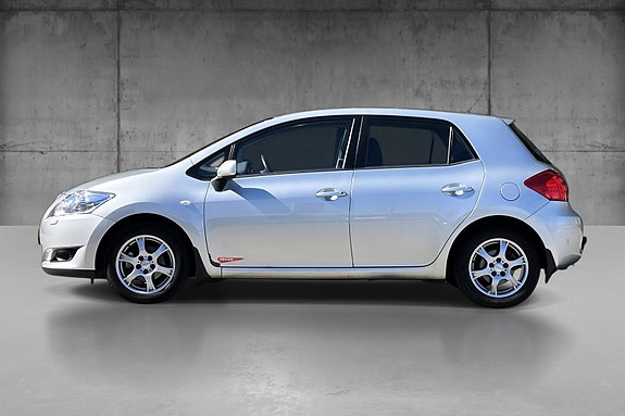 Toyota Auris 4 of 5